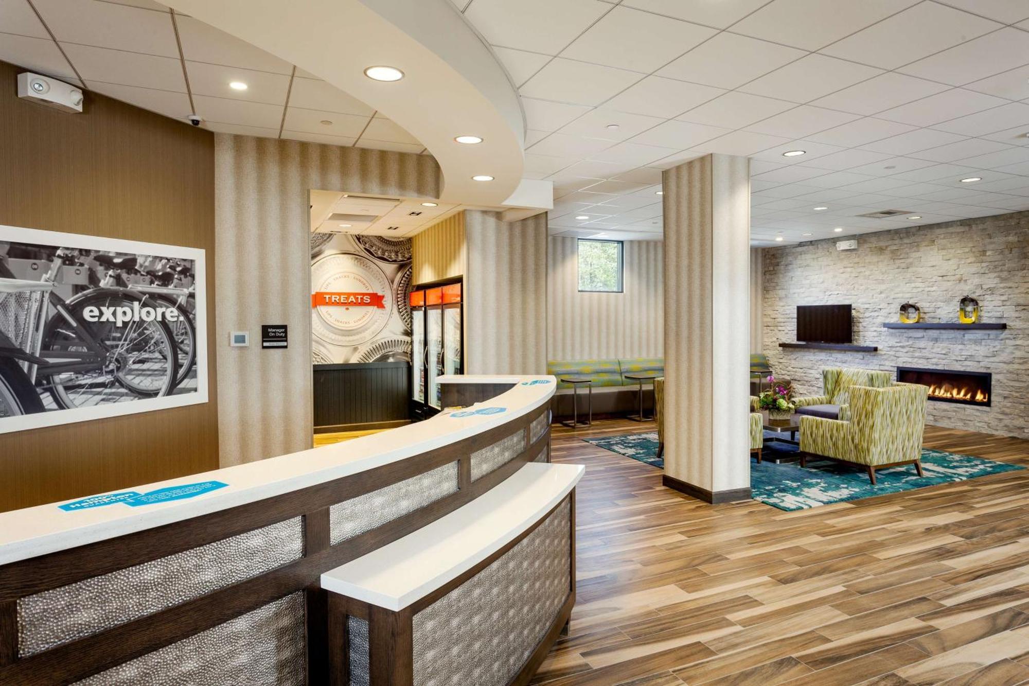 Hampton Inn & Suites By Hilton Seattle/Northgate Exterior foto